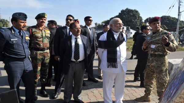 2016- आतंकी हमले का जायजा लेने पठानकोट एयरबेस पहुंचे