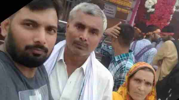 पिता सुभाष चौबे को है गर्व