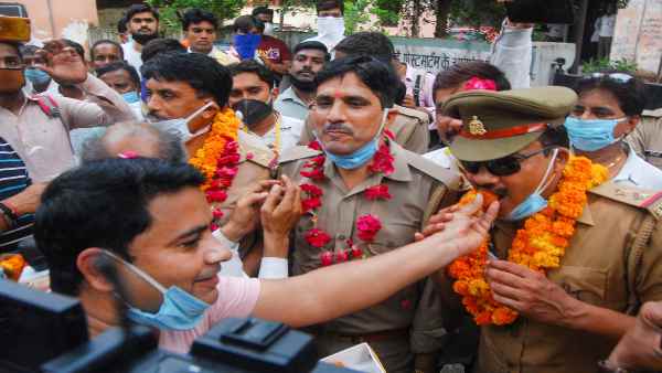 जांच होने तक प्रमोशन और पुरस्कार नहीं- सुप्रीम कोर्ट