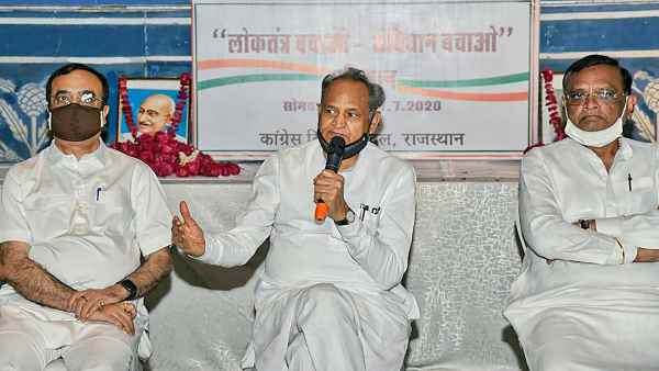गवर्नर ने सरकार से क्या कहा है ?