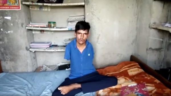 उत्कर्ष कोचिंग क्लासेस से कॉम्पिटिशन की तैयारी कर रहा