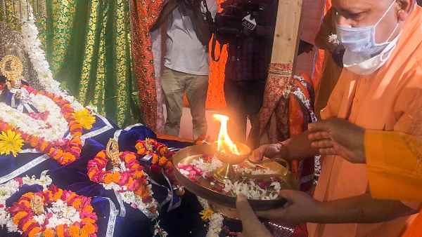 इलाहाबाद हाई कोर्ट ने भी राम जन्मभूमि का हिस्सा हिंदुओं को दिया