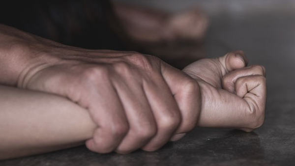 एक साल से कर रहे थे दुष्कर्म
