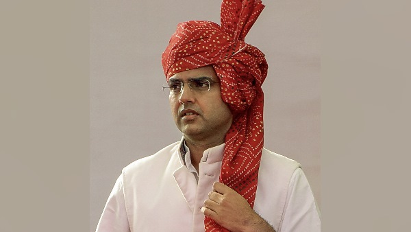 बागी विधायकों की अयोग्यता से जुड़ा है मामला