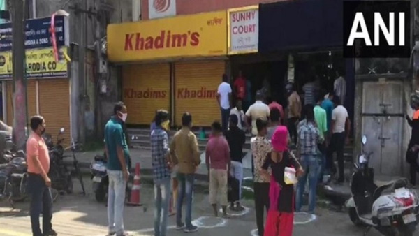 पेट दर्द की शिकायत के बाद अस्पताल में कराया गया भर्ती