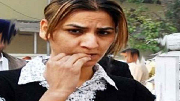 12 साल की बच्ची के सीने पर लाल मिर्च रगड़ा गया