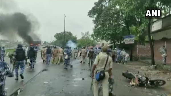 West Bengal Clash breaks out between police and locals during protest against alleged rape murder in Kalagachh Dinajpur West Bengal Clash breaks out between police and locals during protest against alleged rape murder in Kalagachh Dinajpur