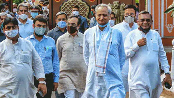 राजस्थान में जारी है सियासी हलचल