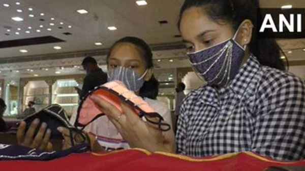 ग्राहकों में बढ़ रहा है इस डायमंड मास्क का क्रेज