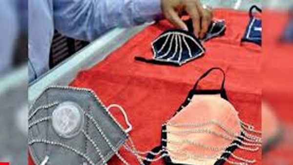 ऐसे तैयार किया जा रहा ये मास्क और इतनी रखी गई कीमत