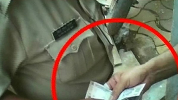 आरोपी को जांच के लिये तीन दिन की पुलिस हिरासत में भेज दिया