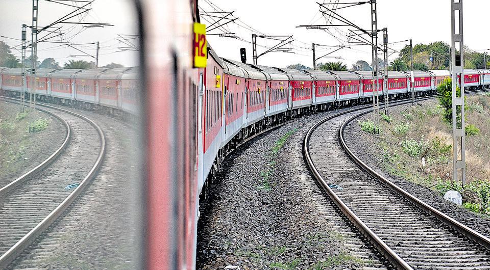 couple with young daughter jumped-off in front of a train, all dead couple with young daughter jumped-off in front of a train, all dead