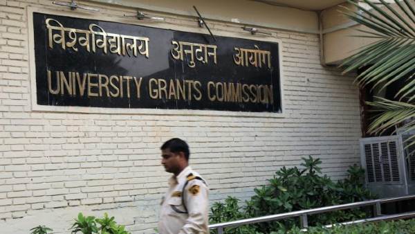वर्तमान में यूजीसी, एनसीटीआई और एआईसीटीई करता है विनियमन