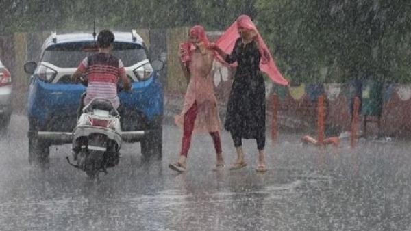 अगले 24 घंटे में दिल्ली-एनसीआर में ठीक-ठाक बारिश होगी