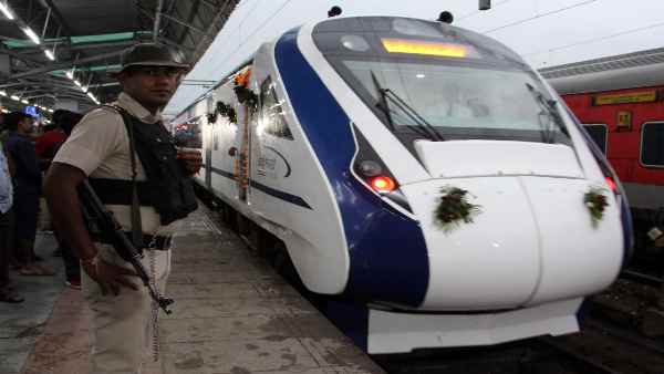 18 महीने में बनी थी पहली 'ट्रेन 18'