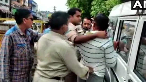 जब वो गिरफ्तारी के लिए तैयार था तो भागने की कोशिश क्यों करेगा?