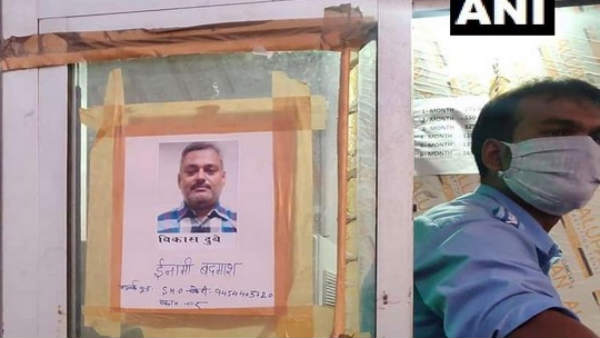 दिल्ली में सरेंडर करने की तैयारी में था विकास दुबे, नोएडा में होने का है शक