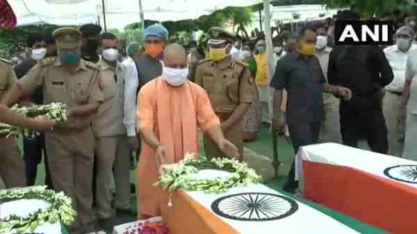 CM Yogi Adityanath visits Regency Hospital, 8 martyred policemen will be given guard of honor CM Yogi Adityanath visits Regency Hospital, 8 martyred policemen will be given guard of honor