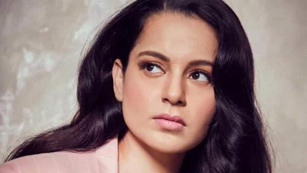 अस्मिता थिएटर ग्रुप के साथ अपने अभिनय कैरियर की शुरुआत