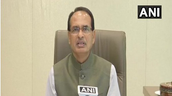 Supreme court notice to MP CM Shivraj Singh Chouhan on plea of Congress leader NP Prajapati challenging appointment of 28 ministers Supreme court notice to MP CM Shivraj Singh Chouhan on plea of Congress leader NP Prajapati challenging appointment of 28 ministers
