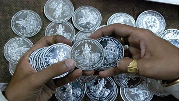 चांदी के फ्यूचर रेट में 0.3 फीसदी की तेजी