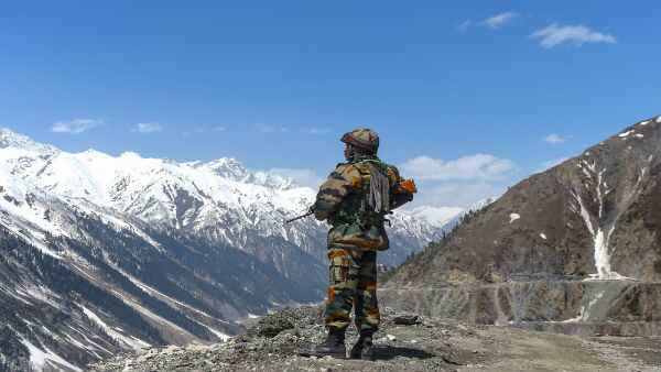 LAC पर पीछे नहीं हट रहा है चीन