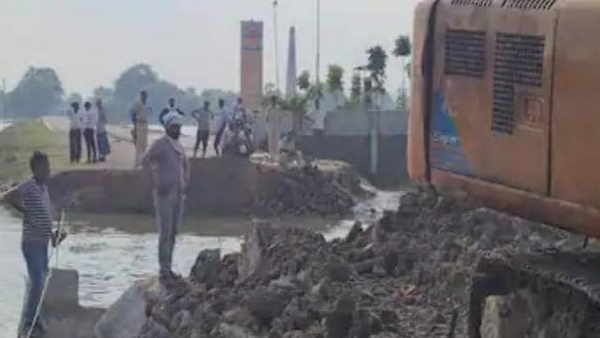 gopalganj bangra mahasetu approach road collapsed before innaugration by cm nitish kumar gopalganj bangra mahasetu approach road collapsed before innaugration by cm nitish kumar