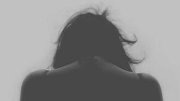 घर से बच्चे के साथ निकाला