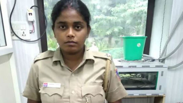 Fake Lady Cop in Delhi: Lady Wearing Delhi Police Uniform Was cutting the Traffic Challan Fake Lady Cop in Delhi: Lady Wearing Delhi Police Uniform Was cutting the Traffic Challan