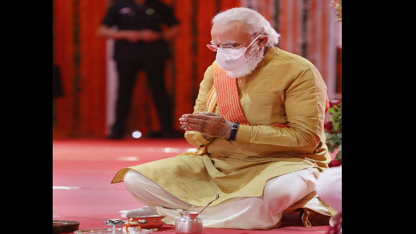 नौ शिलाओं के साथ रखी गई आधारशिला