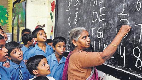 नई शिक्षा नीति: मोदी सरकार की नीयत पर क्यों उठ रहे हैं सवाल? नई शिक्षा नीति: मोदी सरकार की नीयत पर क्यों उठ रहे हैं सवाल?