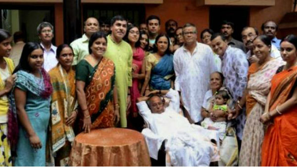 कांग्रेस सांसद है अभिजीत मुखर्जी
