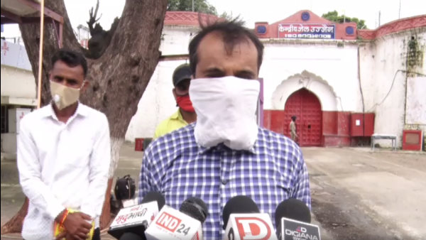 35 prisoners released from Ujjain jail on Independence day 35 prisoners released from Ujjain jail on Independence day