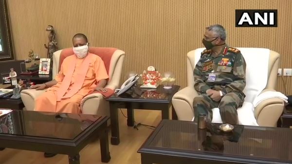 Army Chief General Manoj Mukund Naravane meets cm Yogi Adityanath Army Chief General Manoj Mukund Naravane meets cm Yogi Adityanath