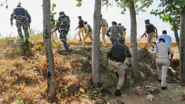 CO ने पिता को दी बेटे की शहादत की खबर