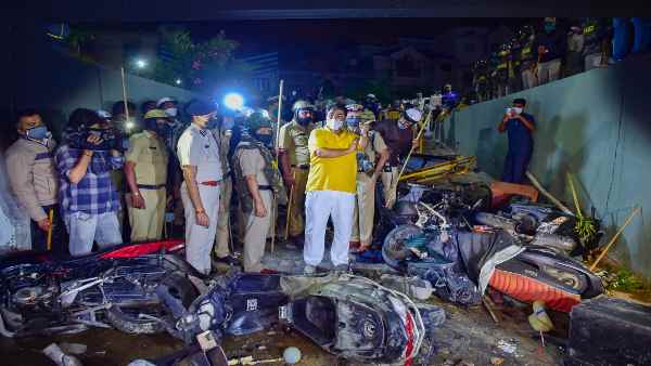 पुलिस थाने पर दंगाइयों ने किया हमला