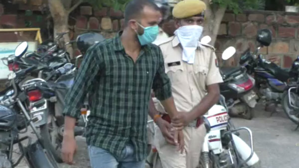 बेटियों ने बचाई पापा की जान