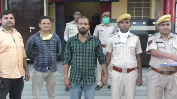 दोनों जिला न्यायालय में कार्यरत
