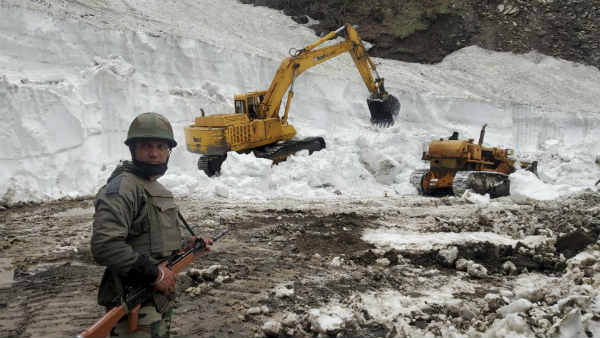 उत्तराखंड में तेजी से सड़क निर्माण