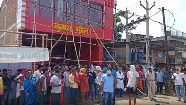 A husband murdered his wife on the middle road in Buxar district A husband murdered his wife on the middle road in Buxar district