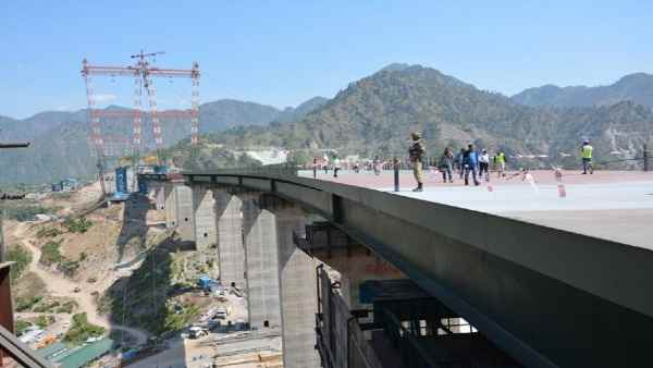 2022 तक देश के रेल नेटवर्क से जुड़ जाएगा कश्मीर