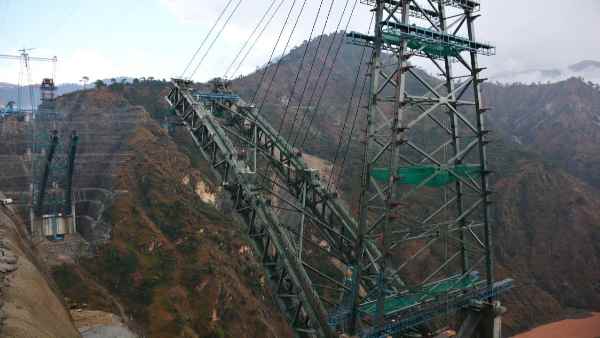 केंद्र की निगरानी के चलते तेजी से हो रहा काम