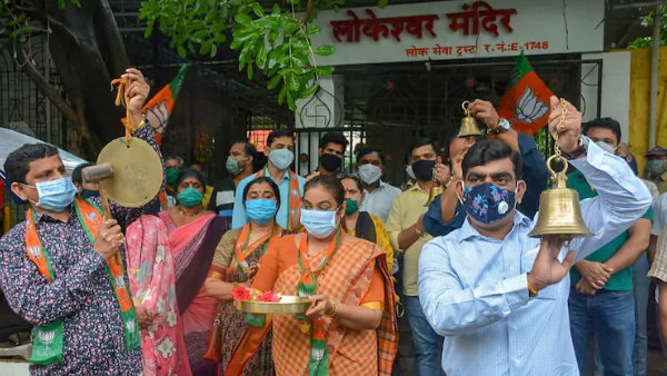 फड़णवीस के बयान पर शिवसेना का पलटवार