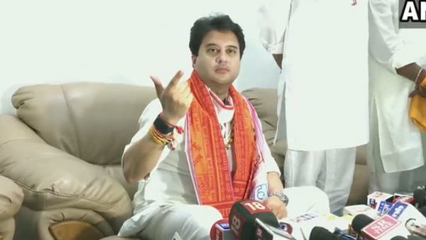 'कांग्रेस में काबिलियत की कद्र नहीं है'