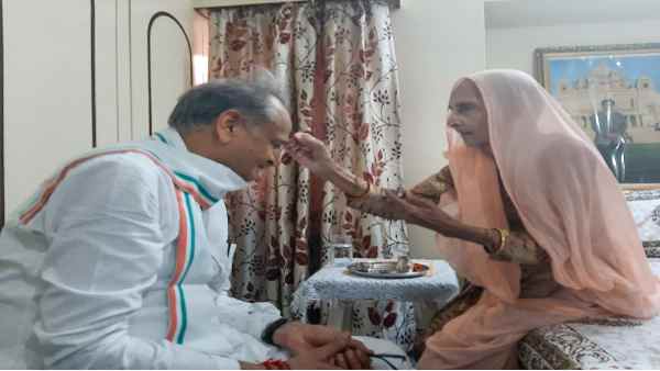 ध्वनि मत से विश्वास प्रस्ताव पास करा सकते हैं गहलोत