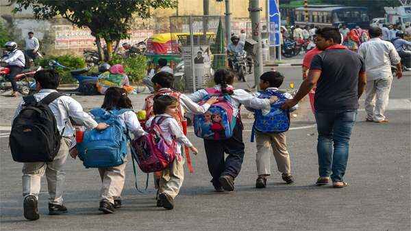 छोटे बच्चों के लिए नहीं खुलेगा स्कूल?