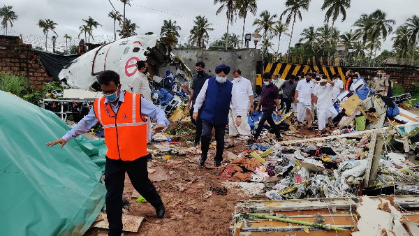 Civil Aviation Minister, Hardeep Singh Puri visits Kozhikode Airport, where flight crashlanded yesterday Civil Aviation Minister, Hardeep Singh Puri visits Kozhikode Airport, where flight crashlanded yesterday