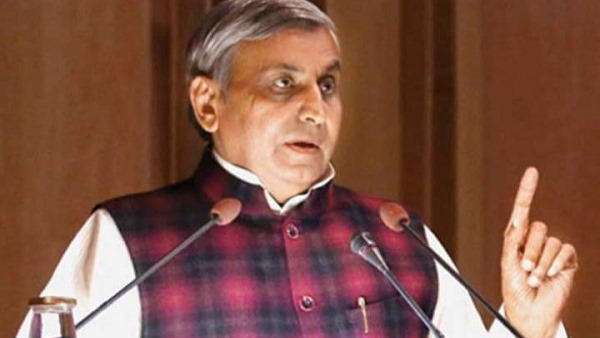 एक के बाद एक बड़े चेहरे चपेट में