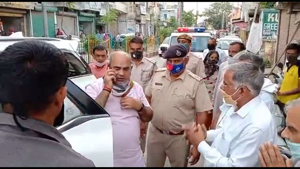 नेता-मंत्री लगातार संक्रमित मिल रहे