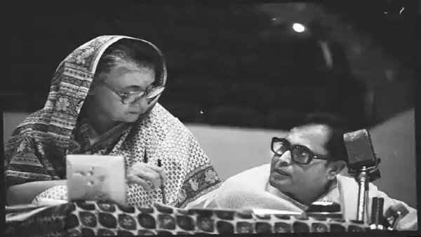 शाह आयोग की रिपोर्ट में प्रणब मुखर्जी की खूब आलोचना की गई
